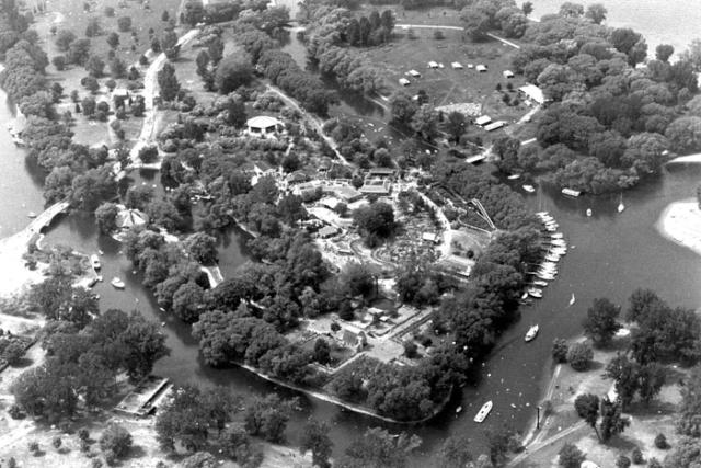 Centreville, Centre Island