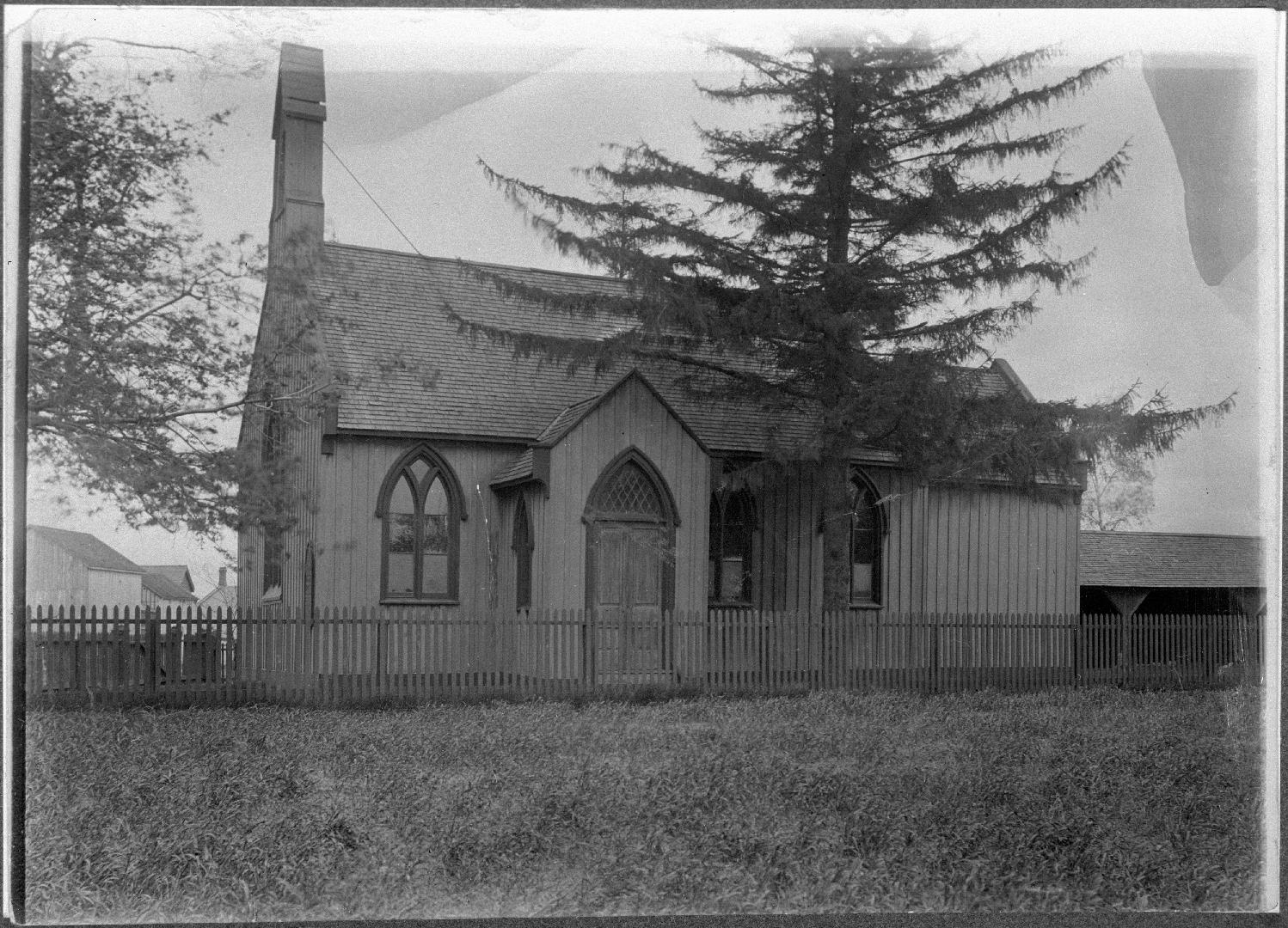 ST. BARNABAS' ANGLICAN CHURCH (1858-1912), Ellerbeck St., east side, between Pretoria Avenue & Butternut St