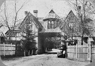 Historic photo from 1895 - Gates by the southern lodge of the Glen Edyth Estate in The Annex