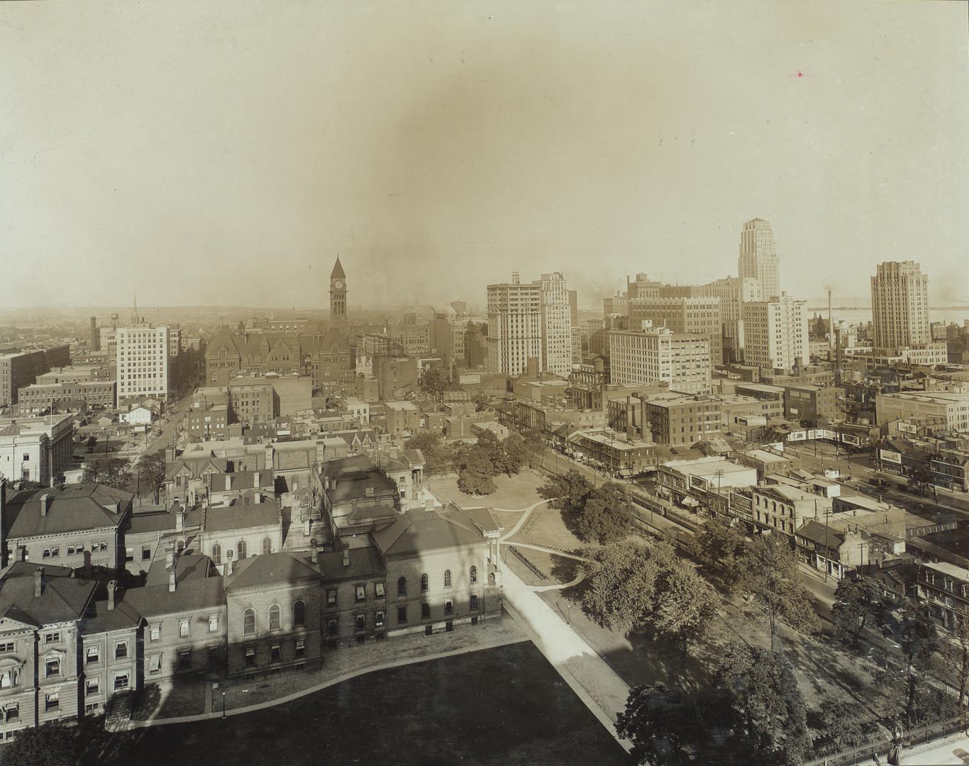 Toronto Downtown 1930, Looking east from University Avenue, north of Queen Street West