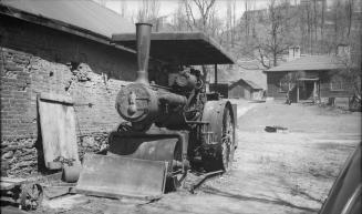 Steam Roller, beside Thomas Helliwell brewery, Pottery Road, south side, e