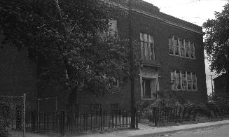George Syme Public School, French Avenue, east side, north of St