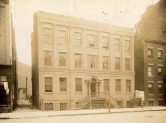 Robinson House, Bay St., east side, between King & Adelaide Streets