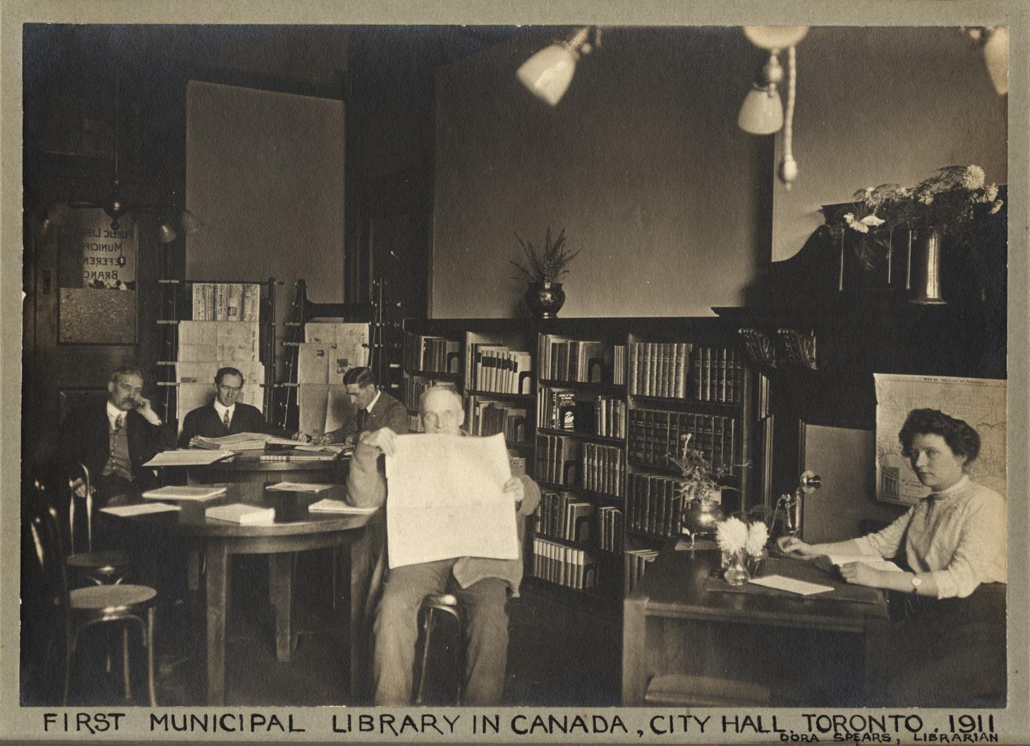 Toronto Public Library, Municipal Reference Branch, in City Hall (1899-1965)