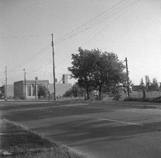 Yonge Street looking southwest from north of Finch Avenue