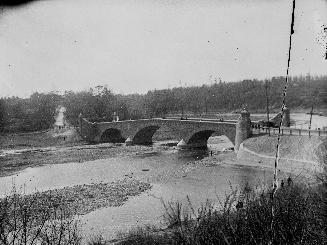 Old Mill Road., bridge across Humber River between Catherine St. & Old Mill Road., looking west, Toronto, Ontario