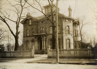 Historic photo from 1900 - John Gordon house - Wellington St. W., s.e. corner Clarence Square in Entertainment District
