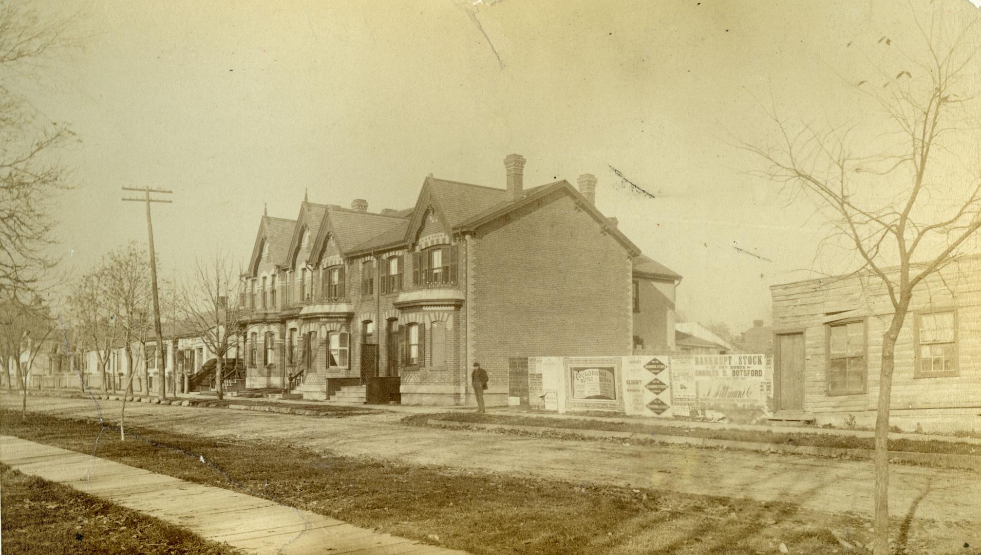 University Avenue, east side, south of Armoury St