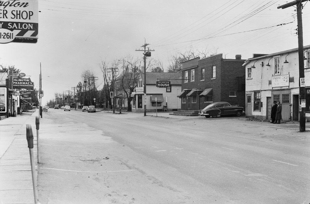 Dundas Street West, looking southwest from e