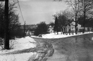 Old Dundas St., looking e. from Kingsway Crescent to Humber River