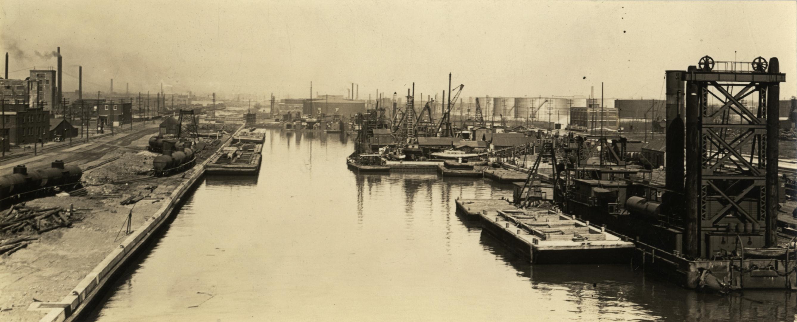 Image shows a temporary channel with docks on both sides.