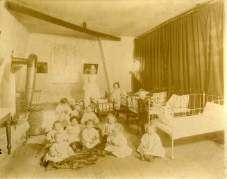 Historic photo from 1902 - East end day nursery - interior - where the babies are kept in Trefann Court