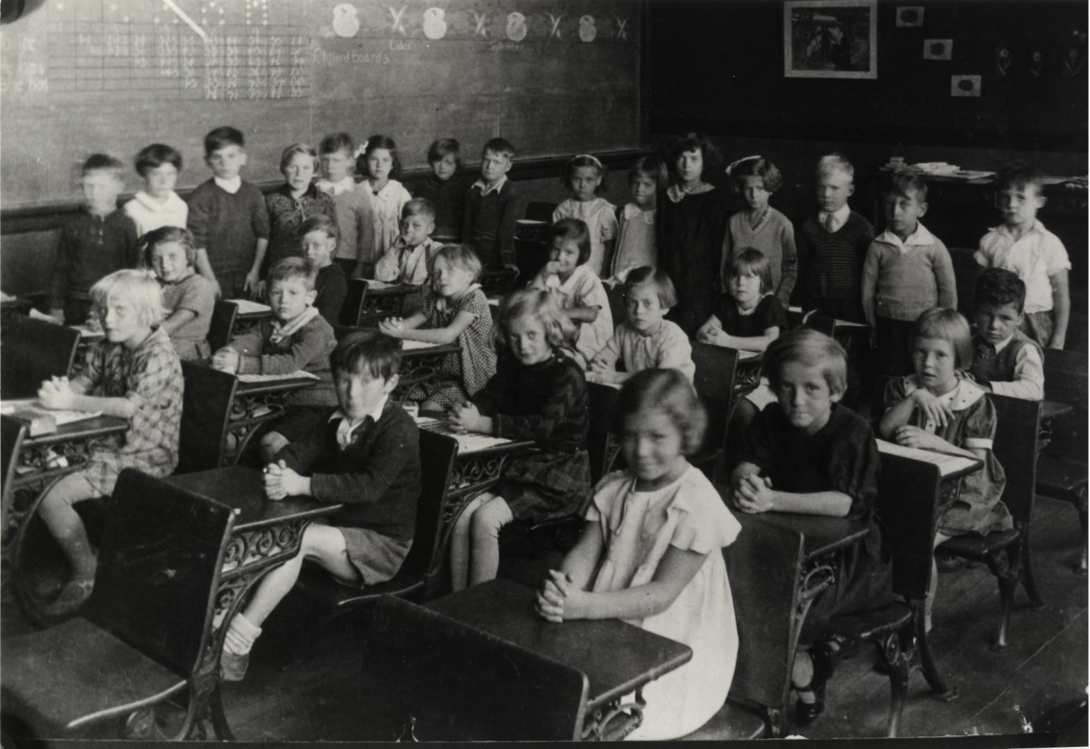 Park Public School, Shuter St., north side, between Sackville Green & Blevins Place, INTERIOR, grade 1 class