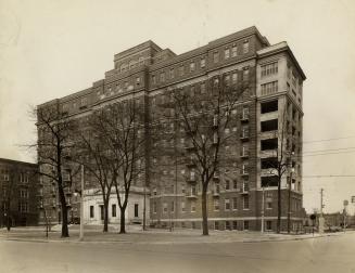 Toronto General Hospital (opened 1913), College St