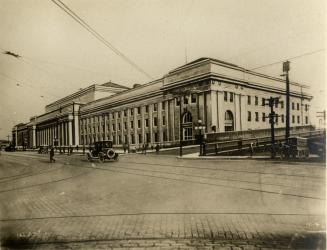 Union Station (opened 1927), Toronto Ontario, Front Street West, south side, between Bay & York Streets, c