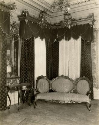 Queen's Hotel, Front Street West, north side, between Bay & York Streets, Interior, an upstairs parlour
