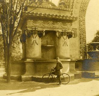 Historic photo from 1901 - Close up of the 1901 Arch at Queens Park for George V, visit to Toronto in Queens Park