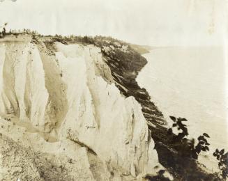 Scarborough Bluffs, looking east, around foot of Midland Ave
