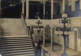 City Hall (1899-1965), Interior, entrance hall