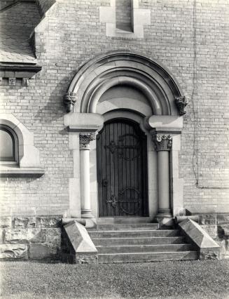 University College, doorway, quadrangle, south side