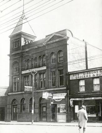 Historic photo from 1910 - Lennox Hotel with illuminated sign - Yonge St. e. side, south of present Church St. in Yorkville