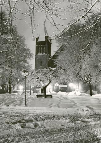 Historic photo from 1952 - Walmer Road Park and Church, Walmer Rd. at Lowther Ave. : Toronto Public Library in The Annex