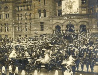 George V, visit to Toronto, 1901, arrival at City Hall