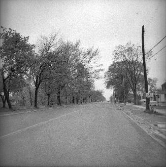 Lakeshore Road E., looking west around Fergus Avenue