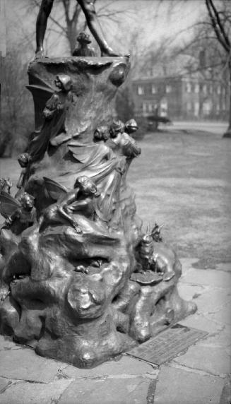 Image shows a monument for Peter Pan.