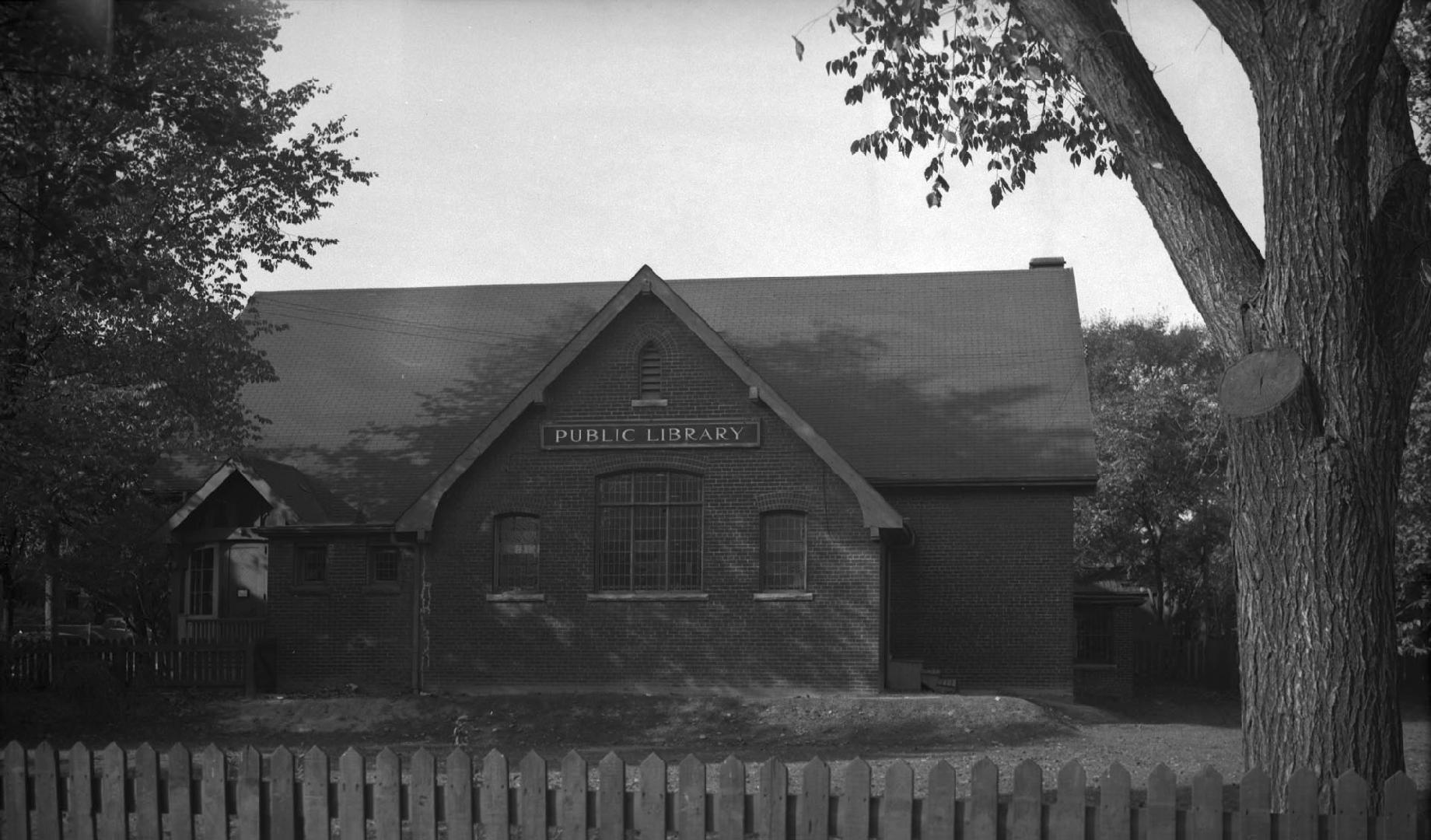 Eglinton Presbyterian Church (1909-1922), St. Clement's Avenue, north side, west of Yonge Stree ...