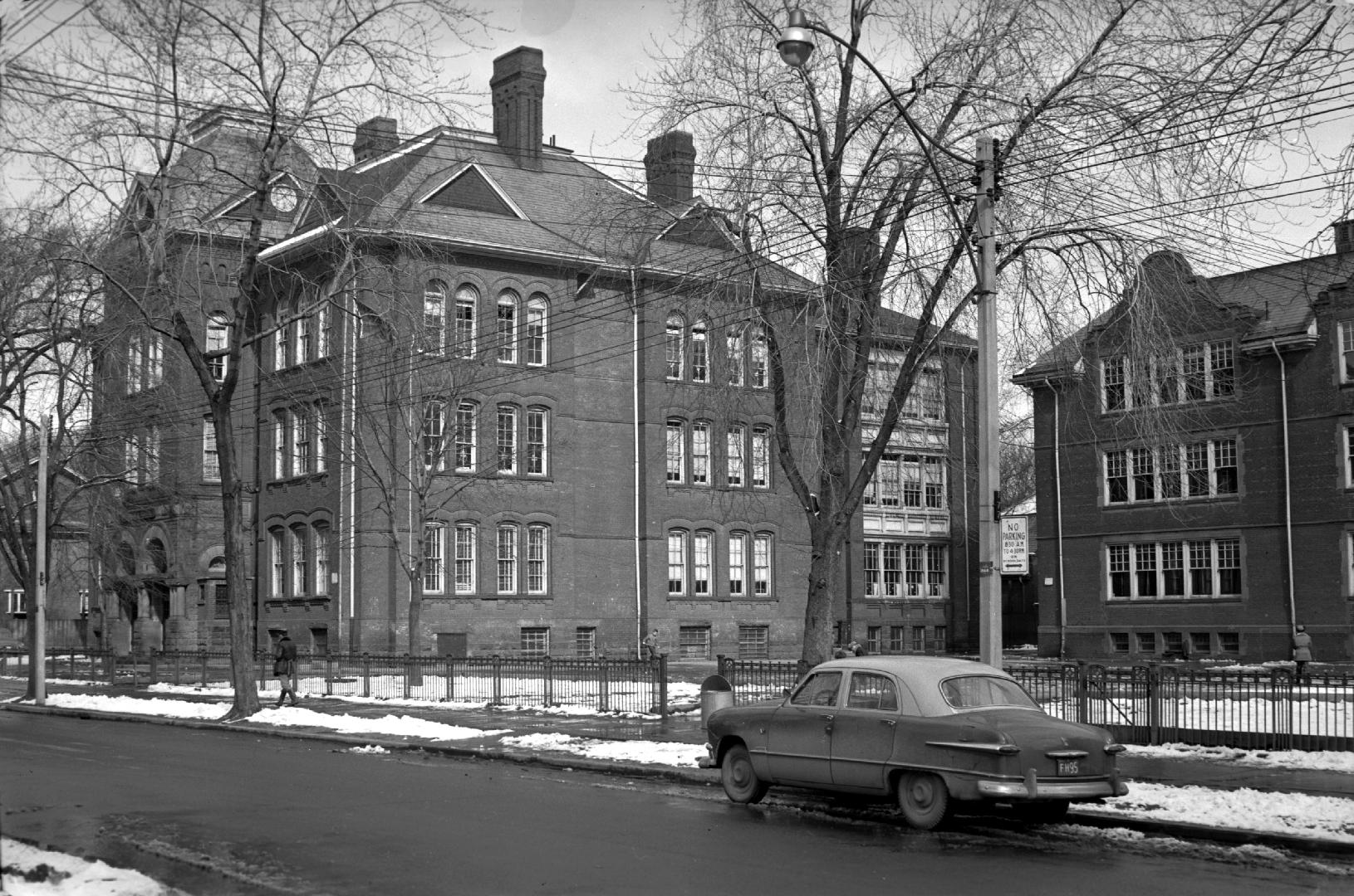 Huron St. Public School, Huron St., east side, between Lowther & Bernard Aves