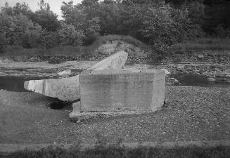 Toronto Suburban Railway, Woodbridge line, bridge over West Branch Humber River, east of Islington Avenue, looking south, showing remains of bridge
