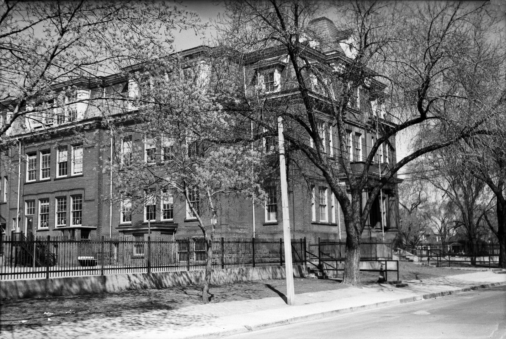 Perth Avenue Public School, Perth Avenue, west side, north of Ruskin Avenue (formerly southwest corner Antler St