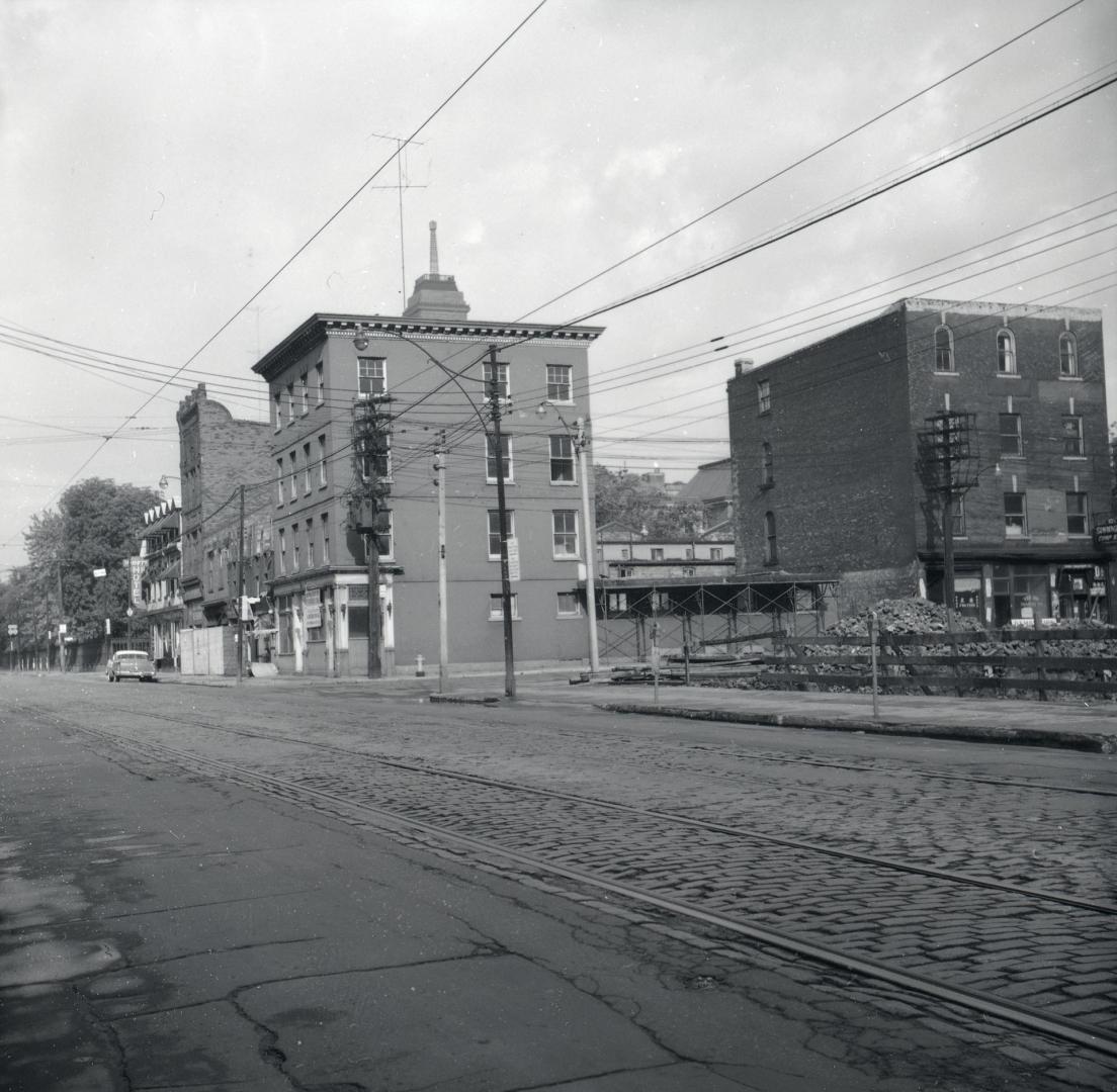 Queen Street West, looking west across Elizabeth St