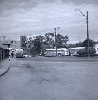 T.T.C., Glen Echo terminal, Yonge St., east side, north of Glen Echo Rd. Image shows a few buse ...