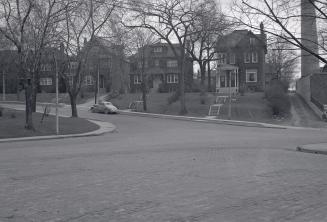 Evelyn Crescent, looking south from Fairview Avenue