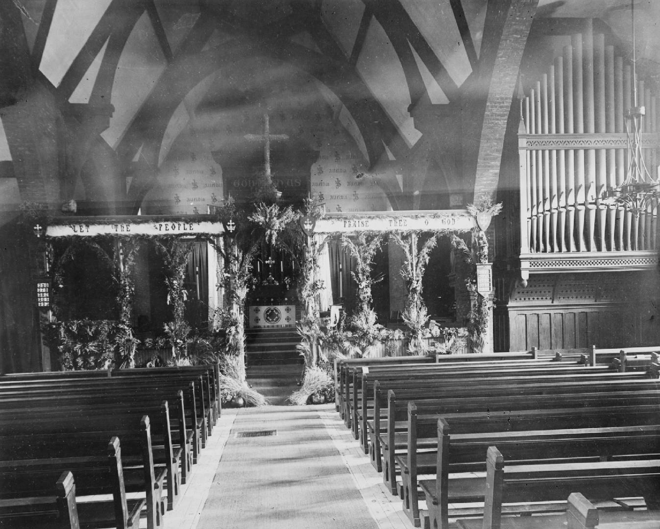 St. Thomas' Anglican Church (opened 1893), Huron St., east side, opposite Washington Avenue, Interior