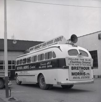 Roseland Bus Lines, bus #6, at Ecclestone Motors Ltd, Avenue Road