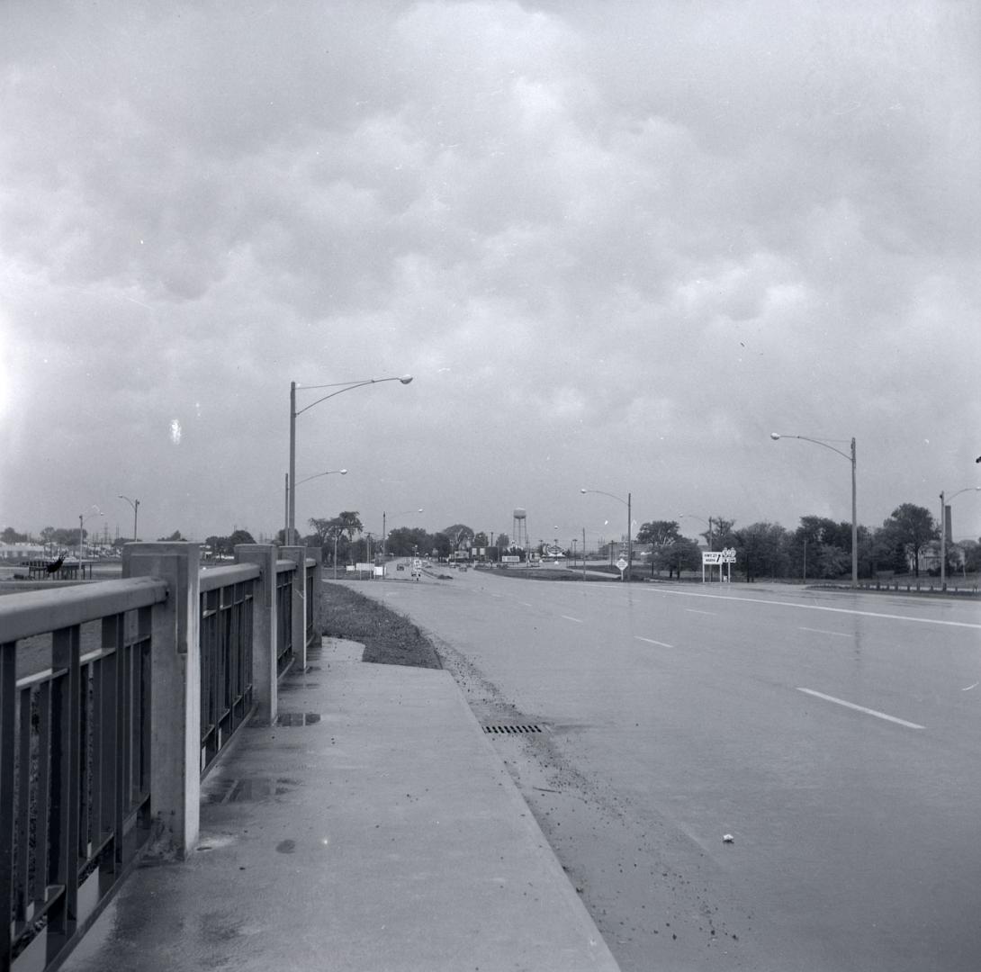 Dundas Street West, looking e. from bridge over Highway 427