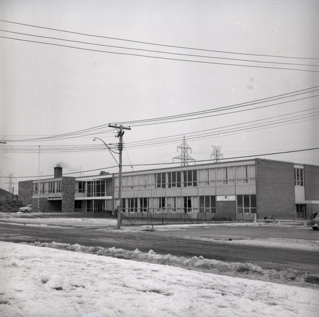 Kipling Grove Public School, Glen Agar Drive, east side, between Beaverbrook Avenue & North Heights Road