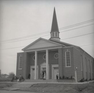 Willowdale United Church (opened 1954), Kenneth Avenue, east side, north of Church Avenue