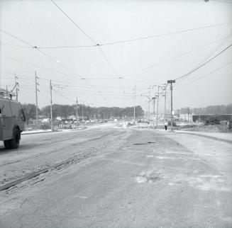 Lakeshore Road., looking west from e. of Parkside Drive