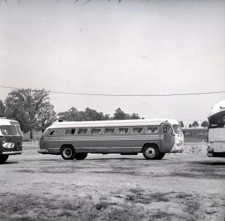 Gray Coach Lines, bus #1472 or #1478 at Bus Sales of Canada depot, Newmarket, Ontario (Newmarket Coach Lines garage)