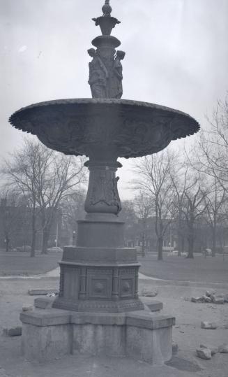 Allan Gardens, fountain