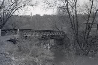 Beechwood Drive, bridge over Don River