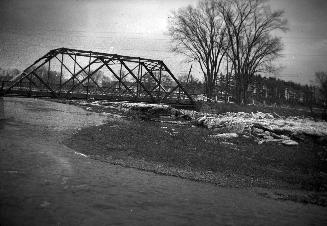 Albion Road (Old Albion Road), bridge over Humber River (West Branch)