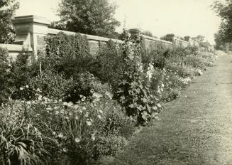 Historic photo from Thursday, July 20, 1922 - Garden Wall along Spadina Rd outside Ardwold in Casa Loma