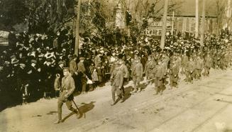 World War, 1914-1918, Parade, of troops before leaving, Bloor St
