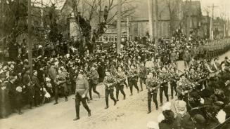 World War, 1914-1918, Parade, of troops before leaving, Bloor St