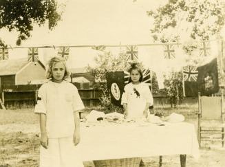 World War, 1914-1918, Red Cross, garden party in grounds of Empringham Hotel, Danforth Avenue, southwest corner Dawes Road